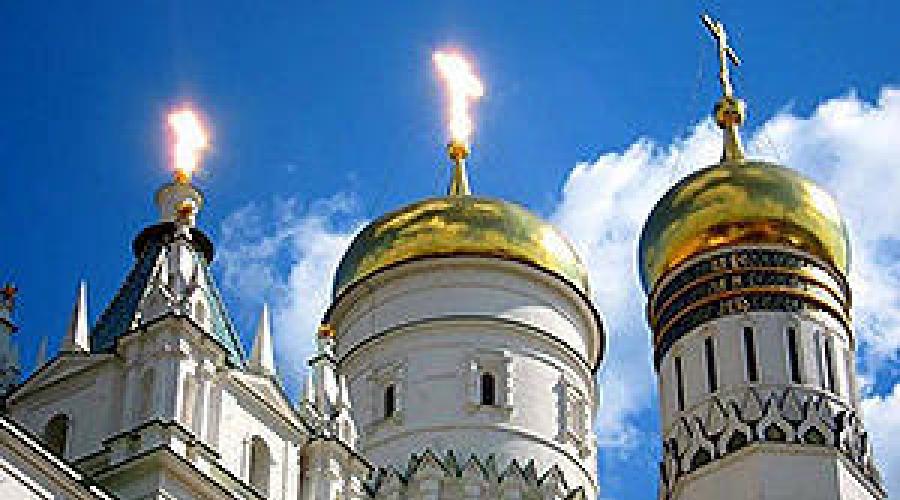Строение украшает самая высокая колокольня. Самые высокие православные храмы россии. Александровская колокольня Успенского собора