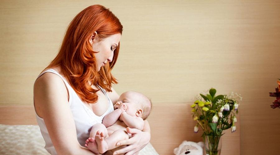 Сонник родить дочь. Фотосессия мама и новорожденный. Рыжая женщина с ребенком. Женщина с младенцем. Мать с грудным ребенком.